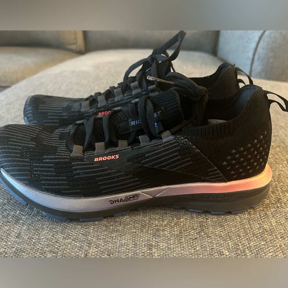 Black Brooks Ricochet2